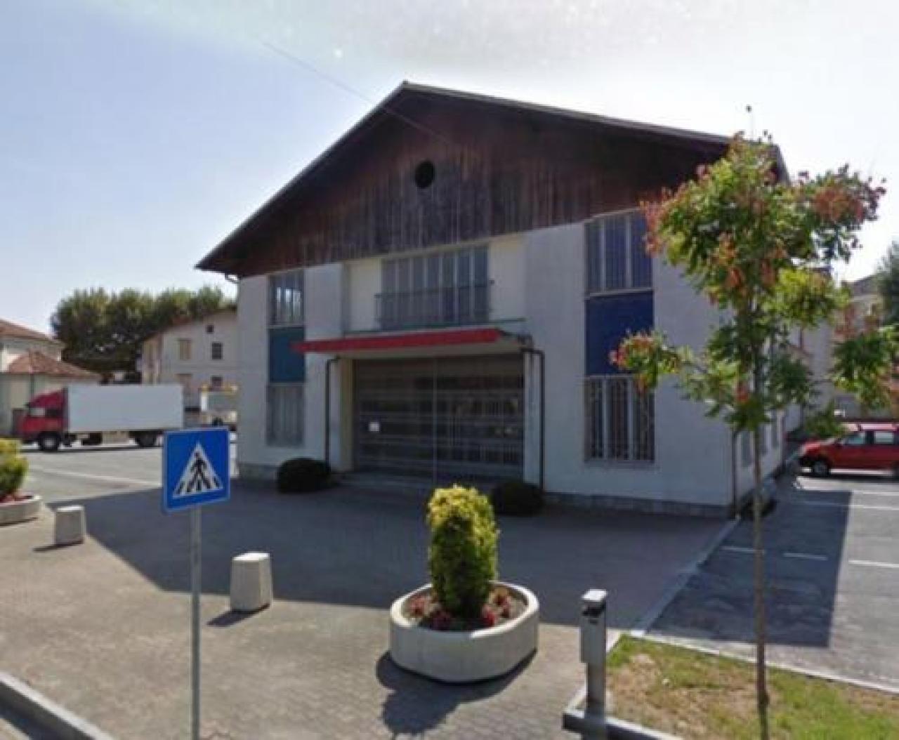 L’ex cinema di Revello cambia volto Diventerà la “casa” delle associazioni via ai lavori Parte il primo intervento (tetto e facciata): intervento affidato alla Rigas