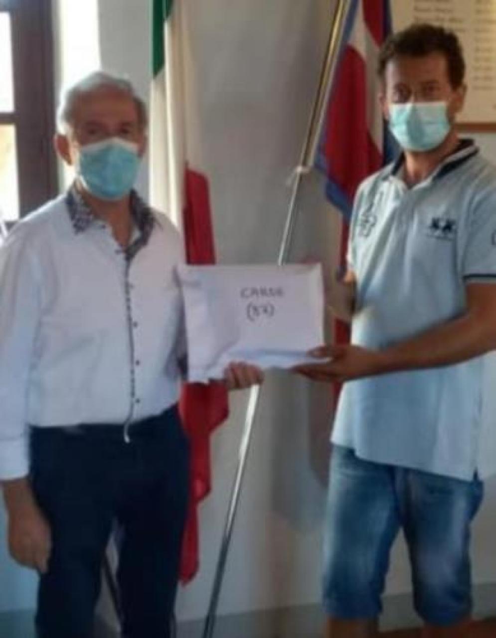 Mascherine dalla Cina a Cardè consegnate al consigliere Abbà