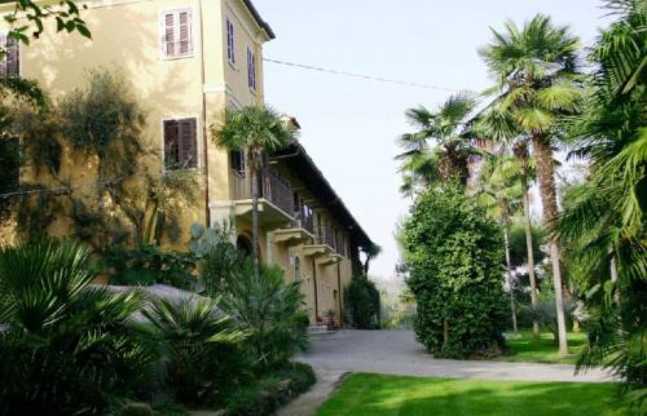 Tra l’albero del rosario e l’incanto dell’Alpineto