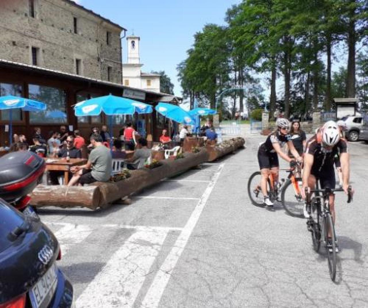 Valmala Ordinata la presenza dei fedeli. Primo squillo di stagione per le locande La messa del vescovo fa ripartire il santuario hrgerhg khkjh