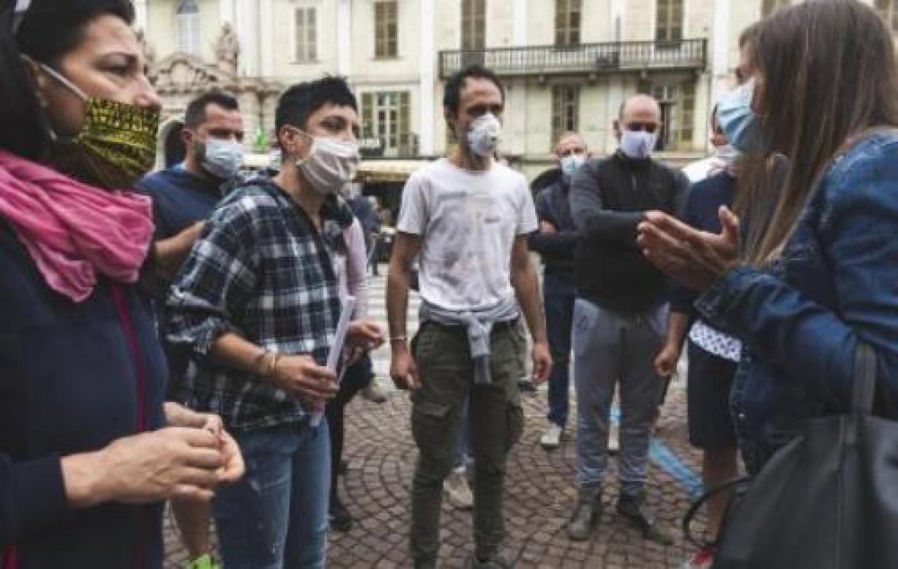 Volantino offensivo e insulti su Facebook Il sindaco querela gli ambulanti del mercato