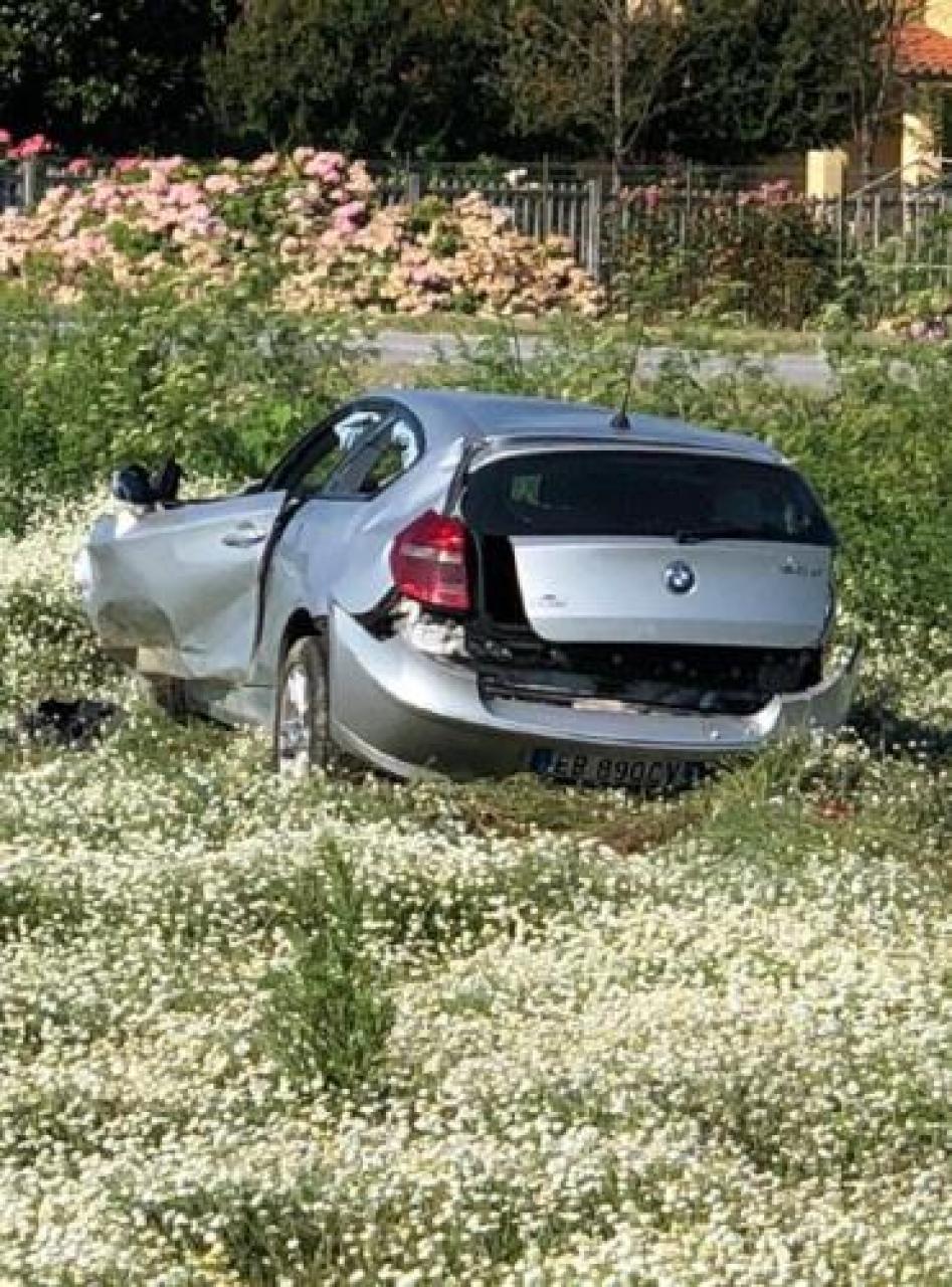 Capotta in un campo Grave un 21 enne
