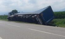 Cervignasco, Tir fuori strada sulla provinciale