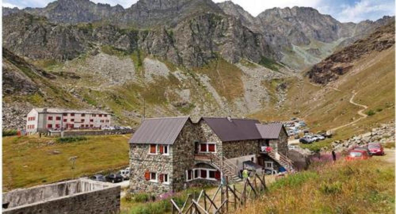 Collegamenti A luglio riparte il servizio. A Pian del Re si va in auto Stop a Pian della Regina per la navetta da Crissolo hrgerhg khkjh