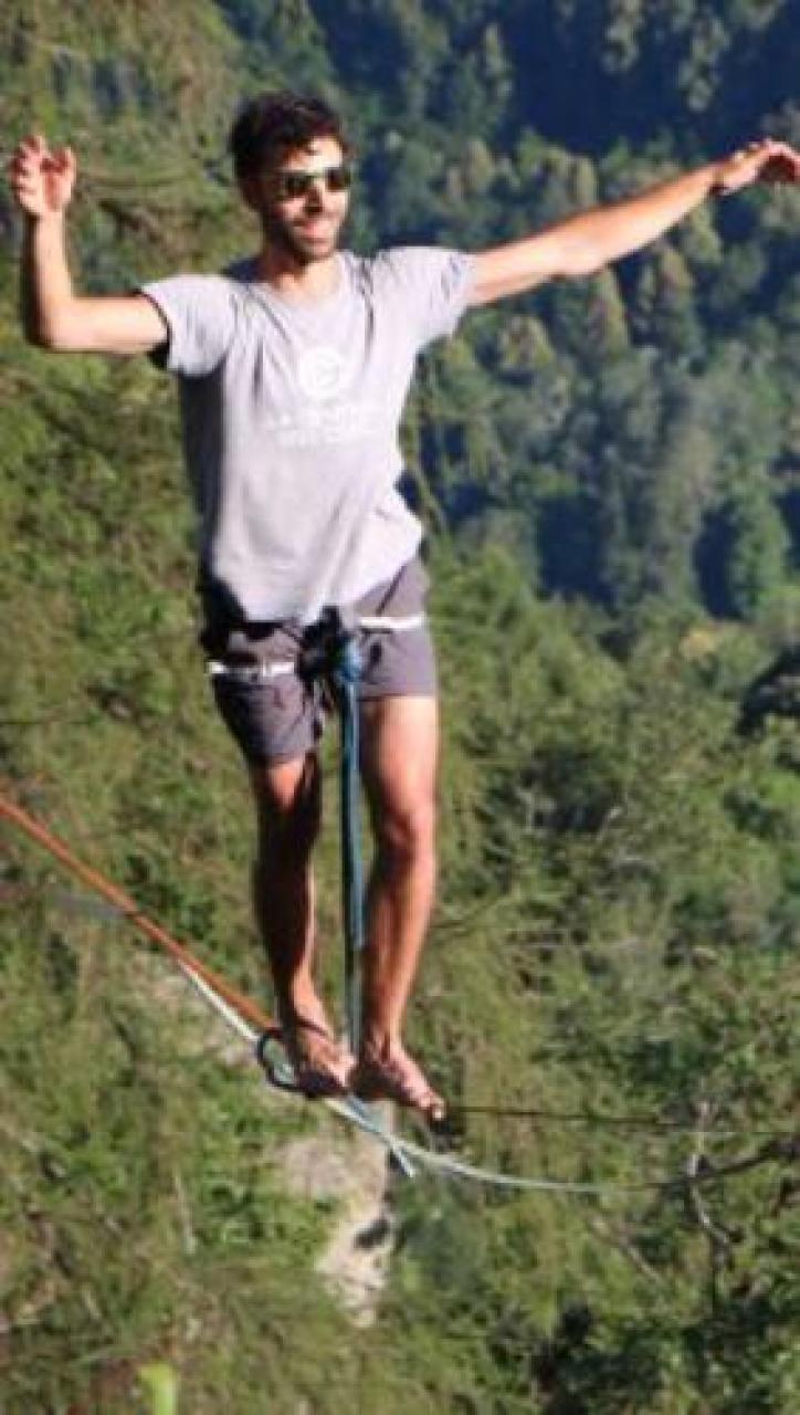 Gli acrobati del NUOVO GRUPPO “PURUN BAGNà N’T L’ARIA” A REVELLO E PAESANA «Camminando in equilibrio nel vuoto raccontiamo le bellezze valligiane»