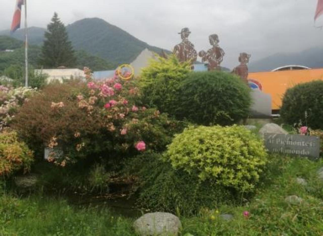 Il monumento inghiottito dalle piante