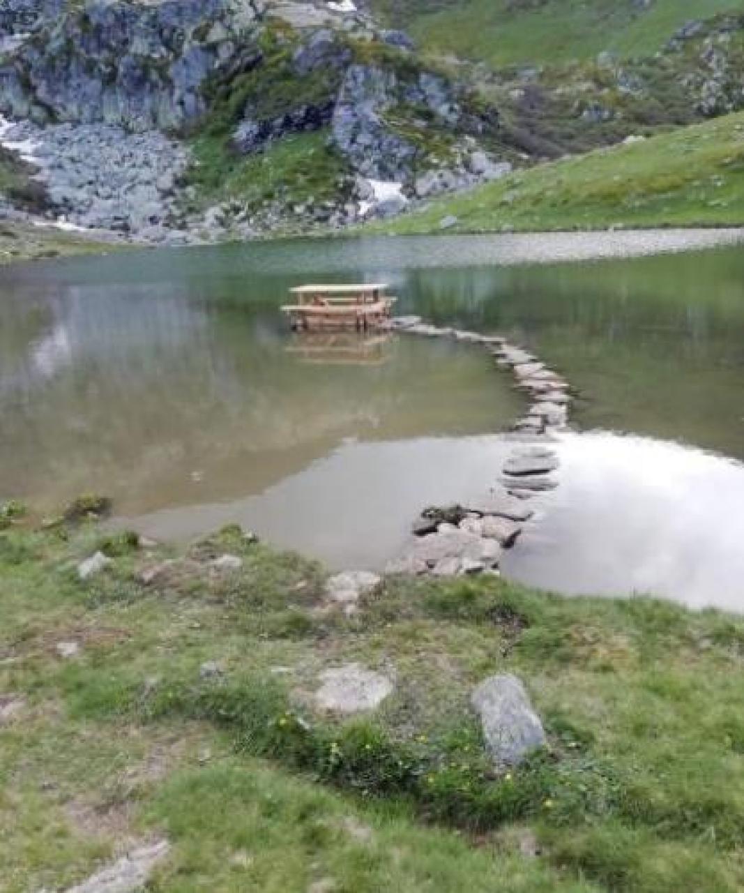 Il tavolo del lago in magazzino