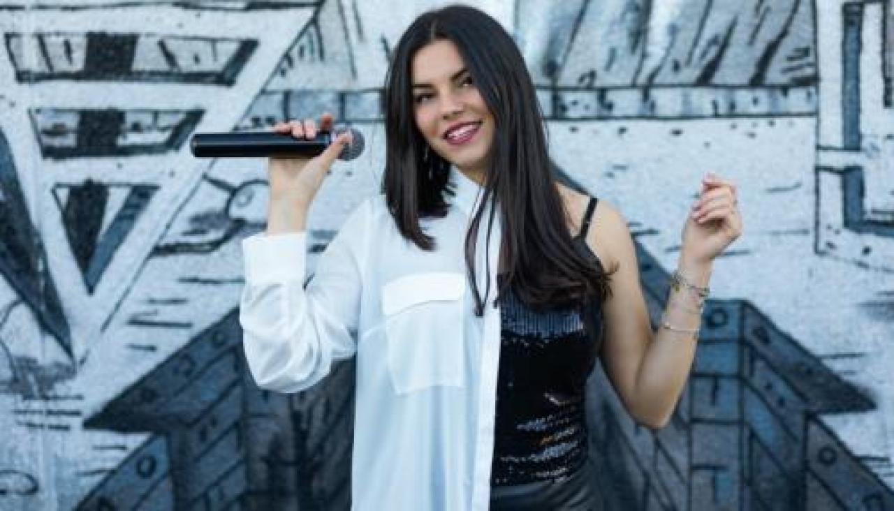 La baby del Microfono d’Oro ora è Ari Anna, voce dell’estate Zzzzz zzzzzz