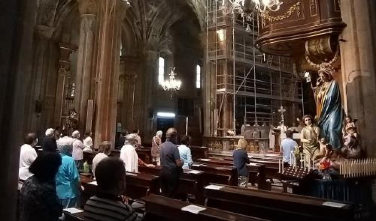 La cattedrale riapre alle messe Ponteggi sopra l’altare maggiore Zzzzz zzzzzz