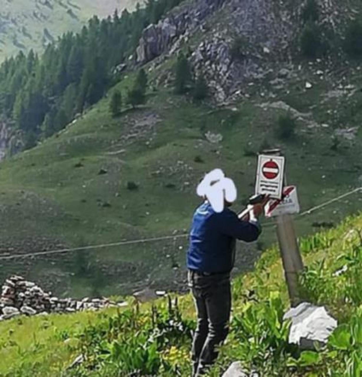 Privato chiude la strada dei dinosauri È off-limits il sentiero per la Gardetta polemica Legittima limitazione dei proprietari, ma gli appassionati protestano