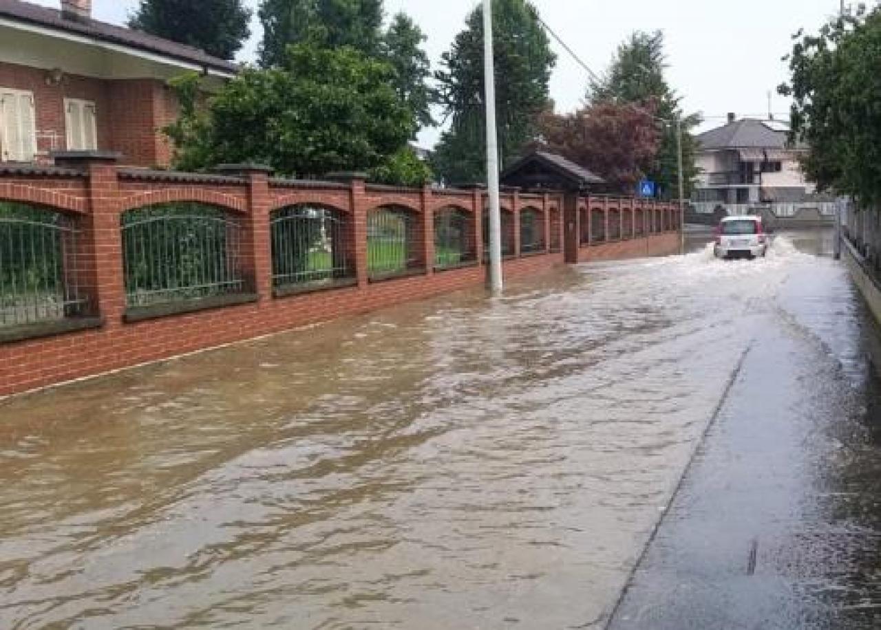 Tra tempeste di vento, grandine e temperature tropicali