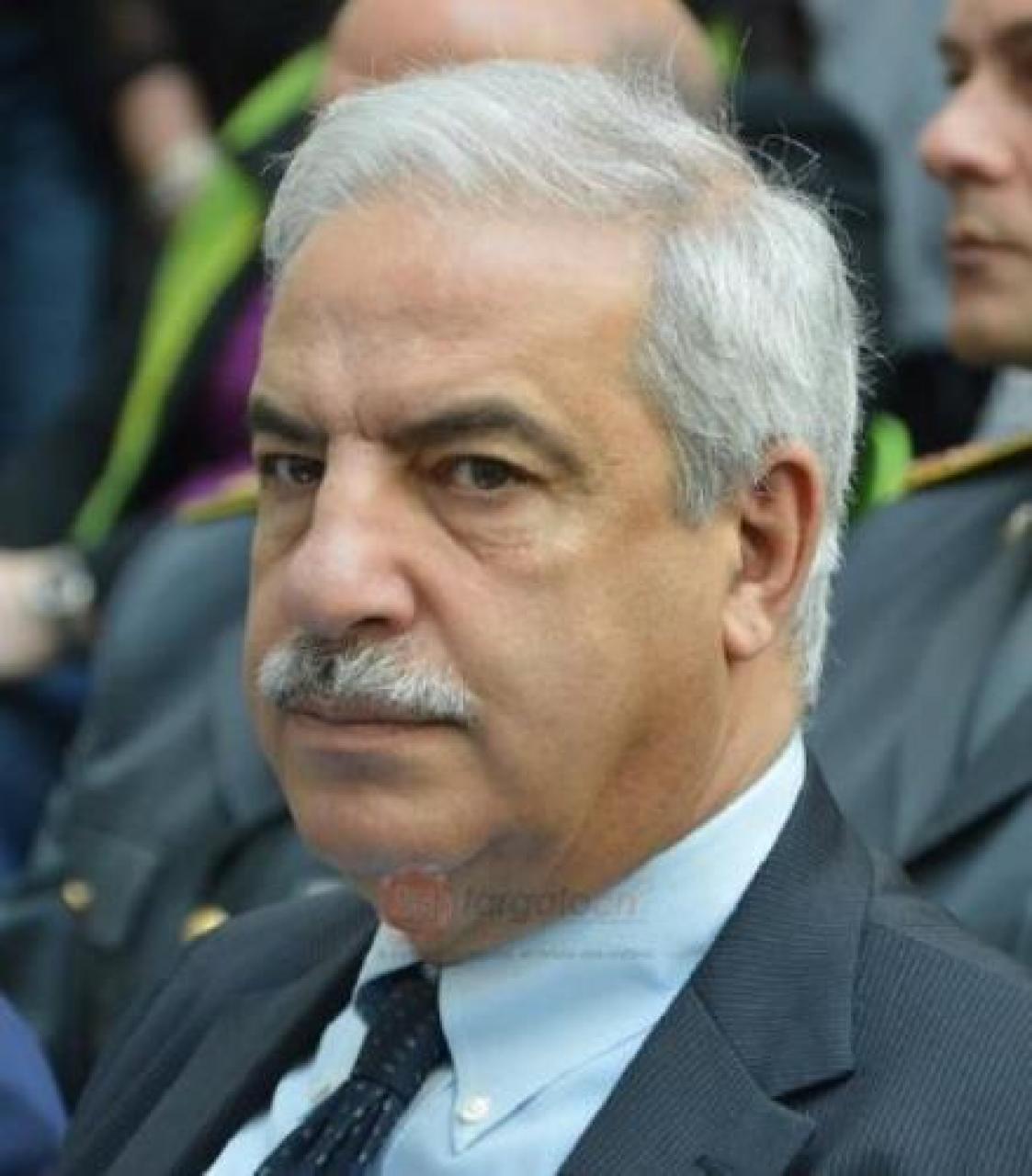 Xxxxxx Intesa San Paolo alla scalata di Ubi Oltre 500 sportelli passeranno di mano