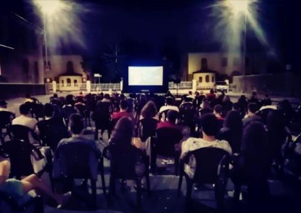 Cine sotto le stelle con la caritas