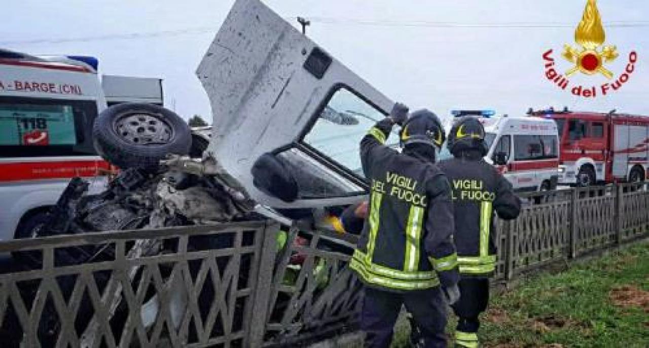 Furgone fuori strada