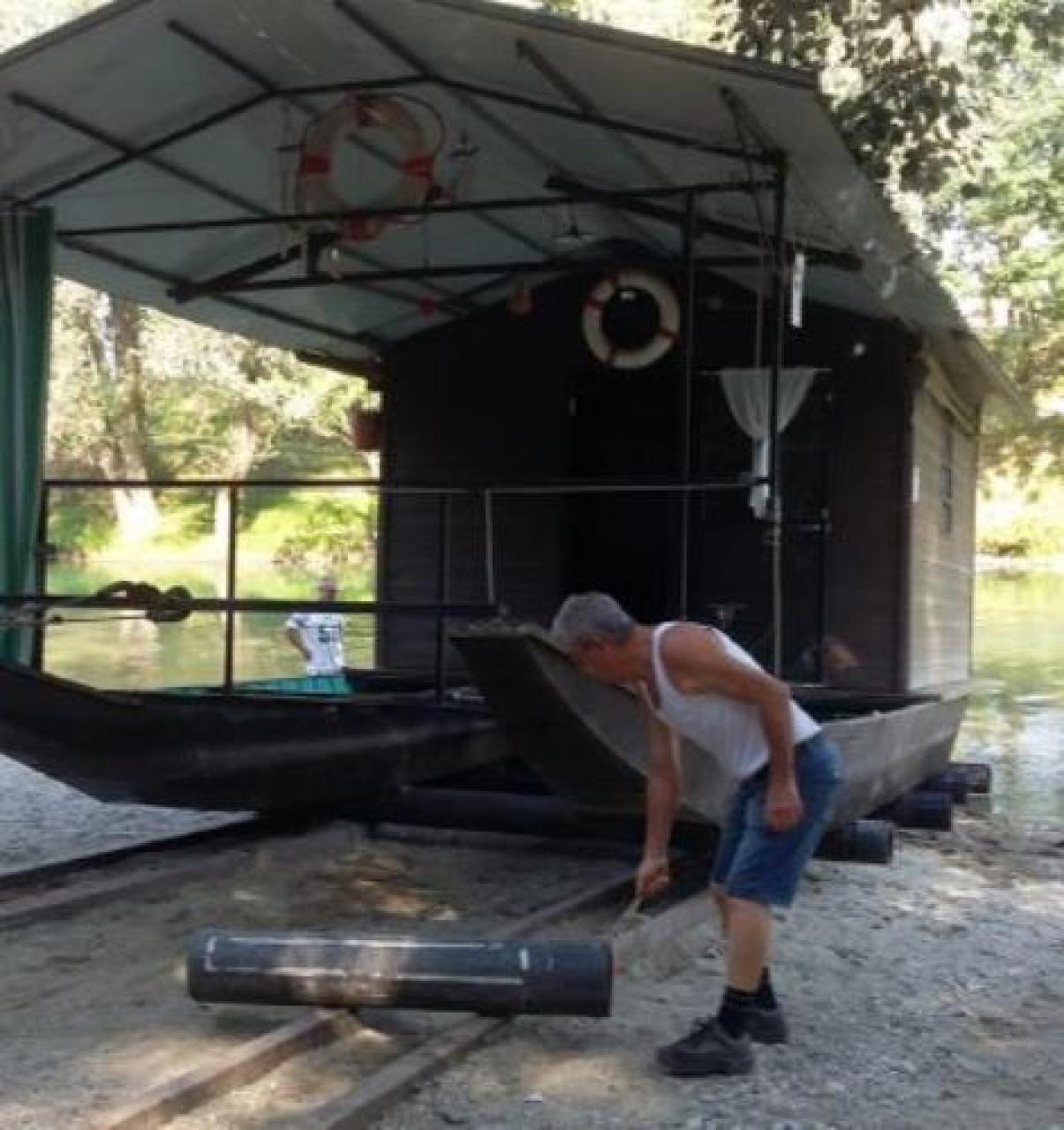 Piccoli lavori al traghetto degli Amici