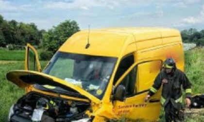 Auto contro due furgoni sulla strada della Colletta