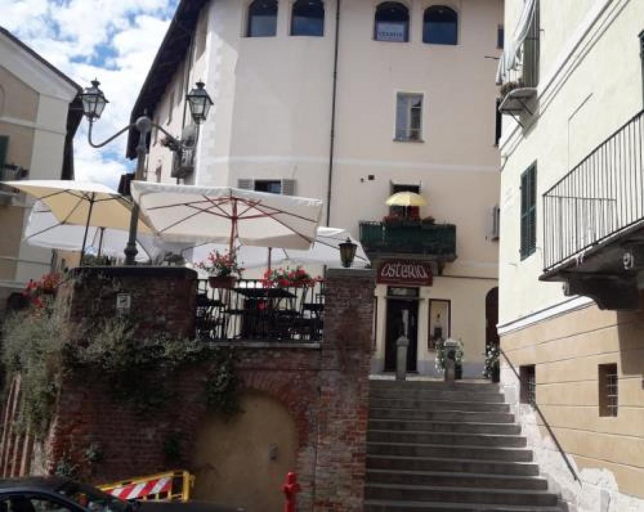 Baby-vandali a piazzetta Mondagli