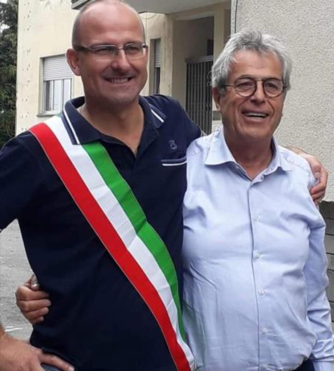 Costigliole sceglie l’architetto Nasi E Allisiardi gli dà la fascia e la pala jpfasufoas jdieci venti ffggffgfgffgpasufpoasdufpoasd