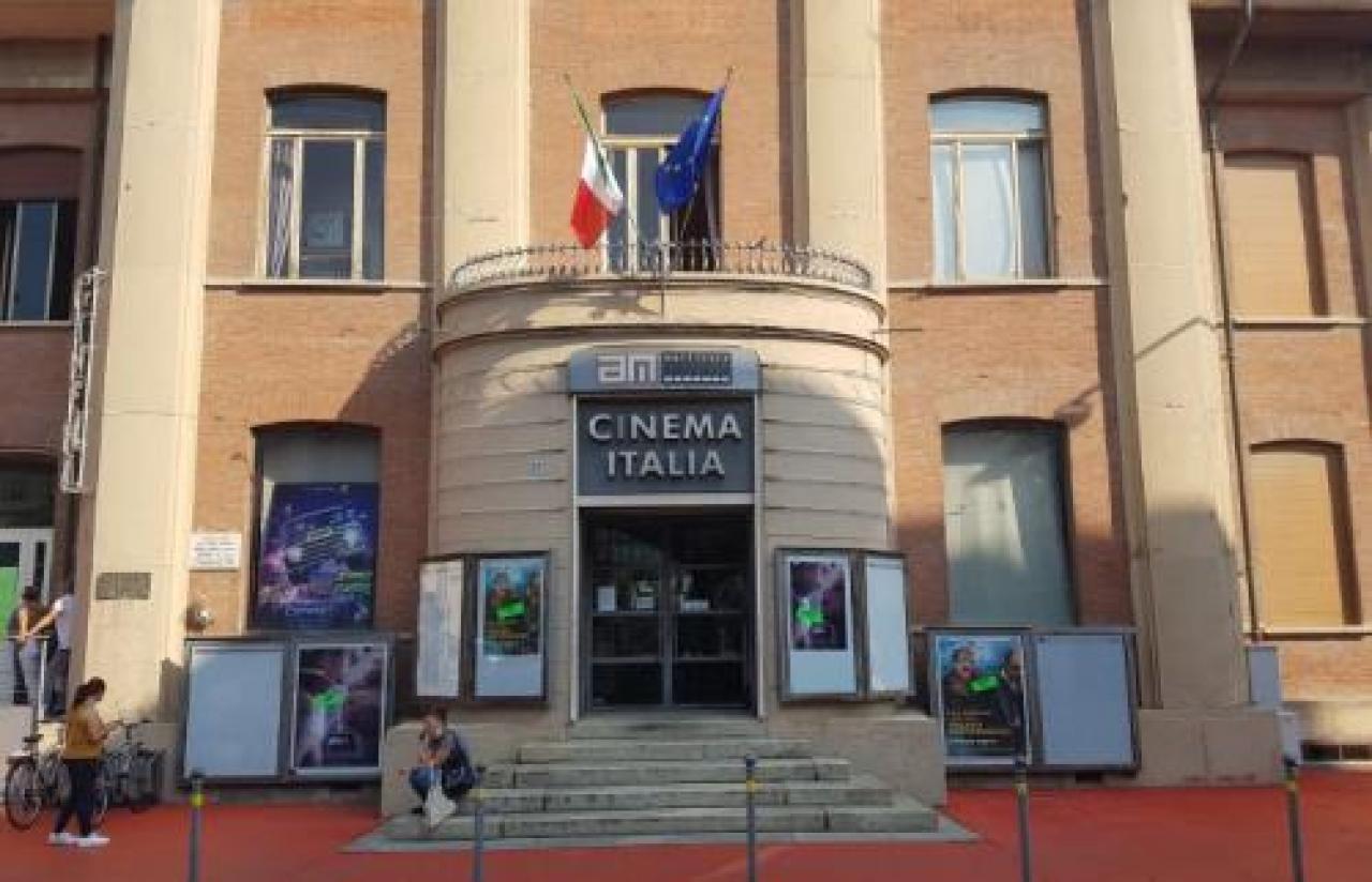 Dimezzata la capienza di posti Giovedì vola al cinema riapre la multisala Italia
