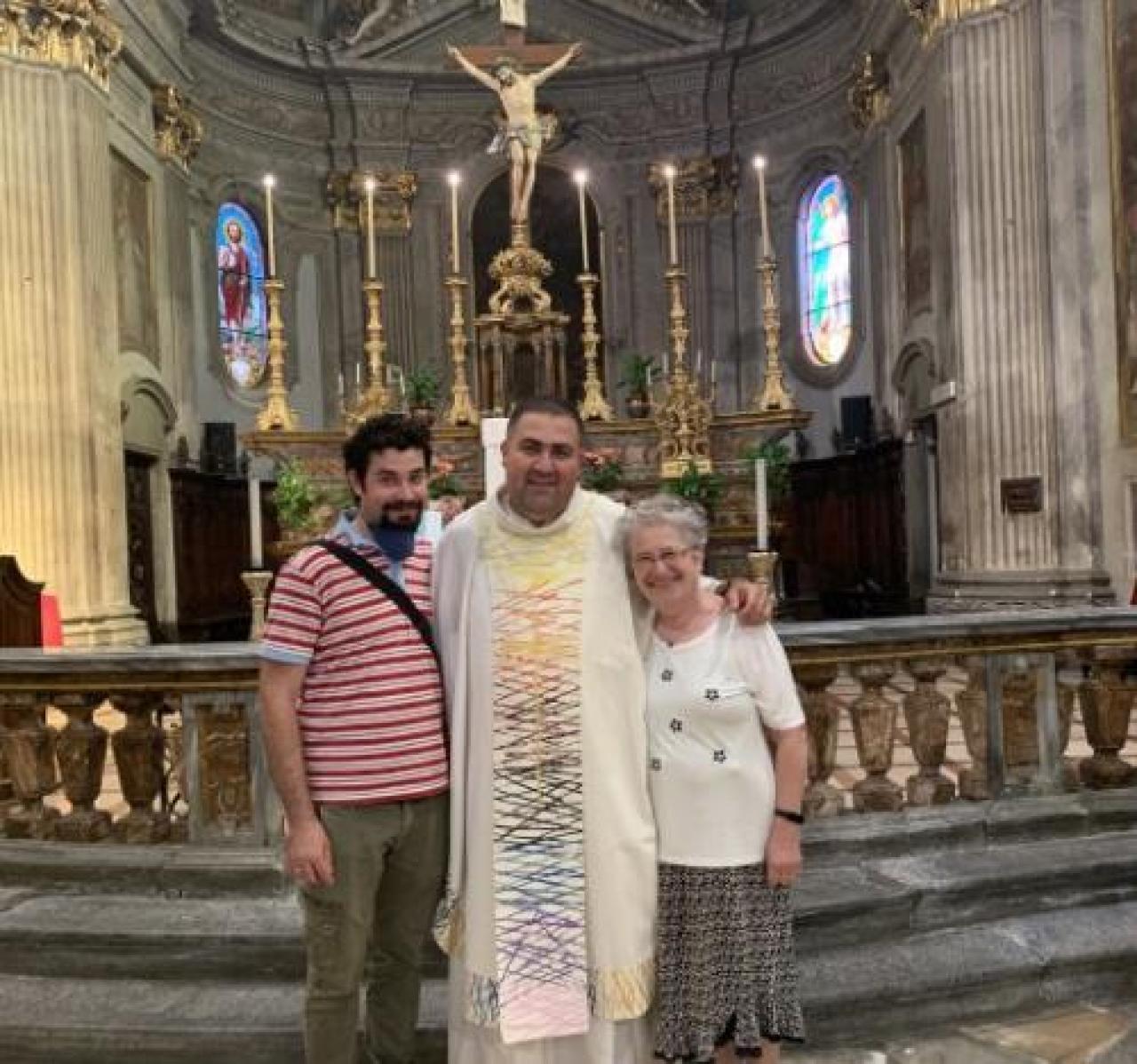 Don Steva, il prete dei giovani salutato con affetto