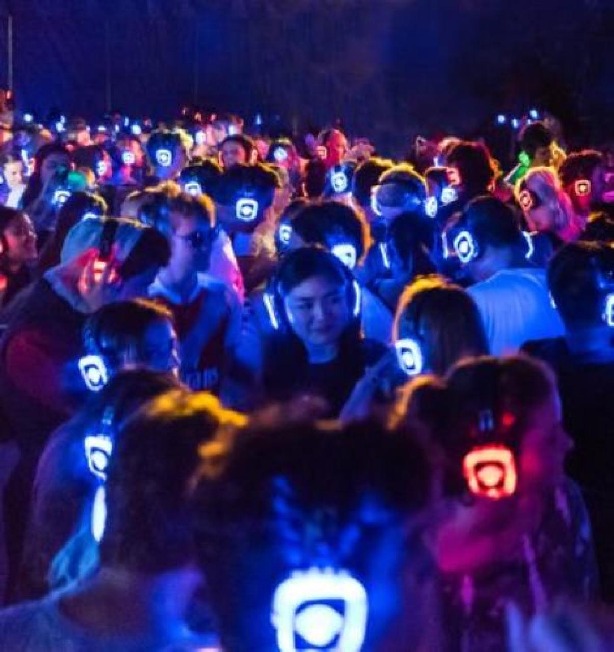 Il concerto silenzioso nel parco del castello