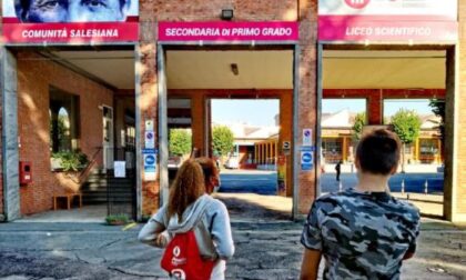 Milletrecento sacche e milletrecento borracce per il primo giorno all’importante istituto torinese A scuola con responsabilità: all’Agnelli il kit di benvenuto di Missioni Don Bosco