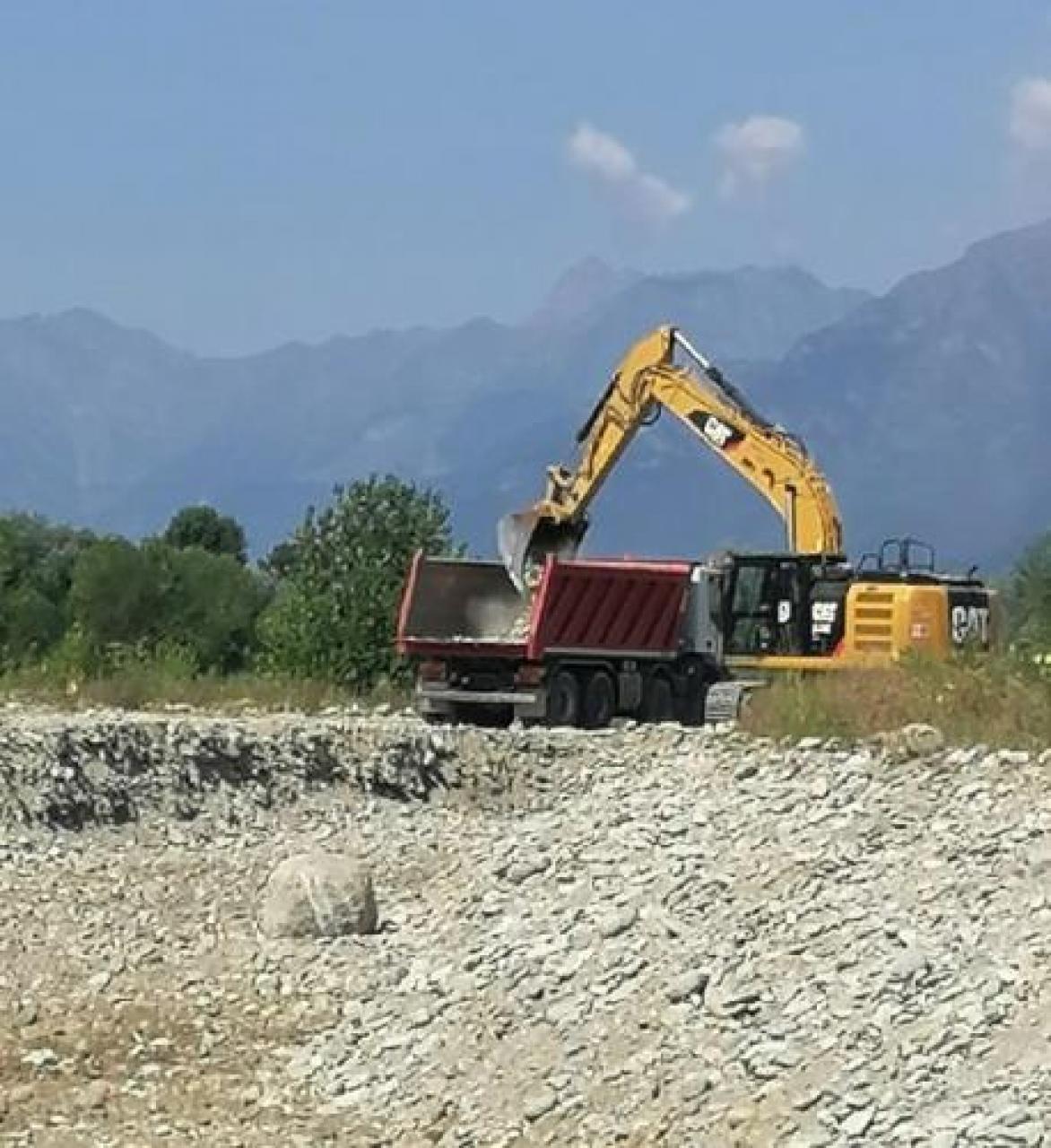 Pellice, draghe in azione