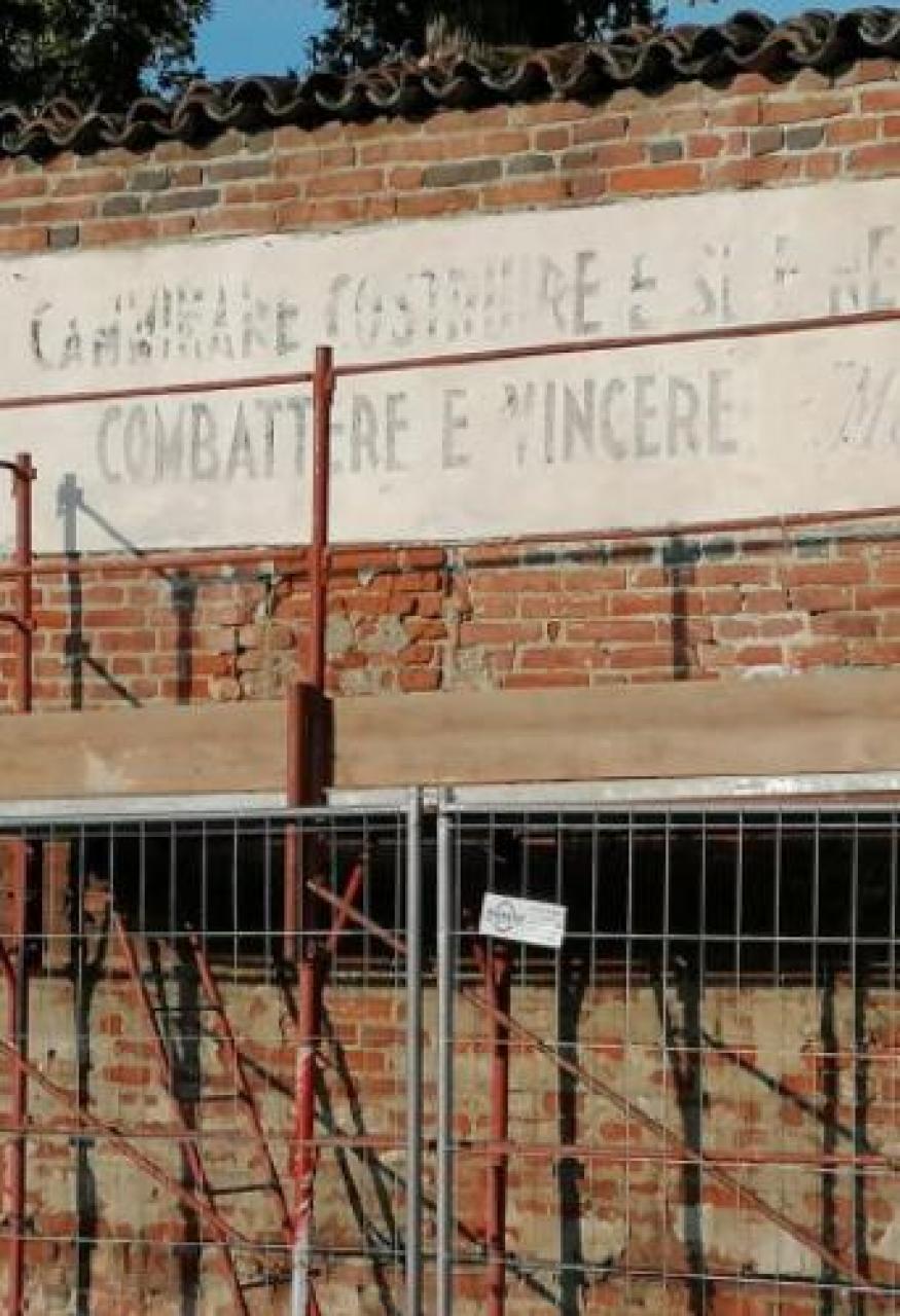 Polemica sul motto del duce
