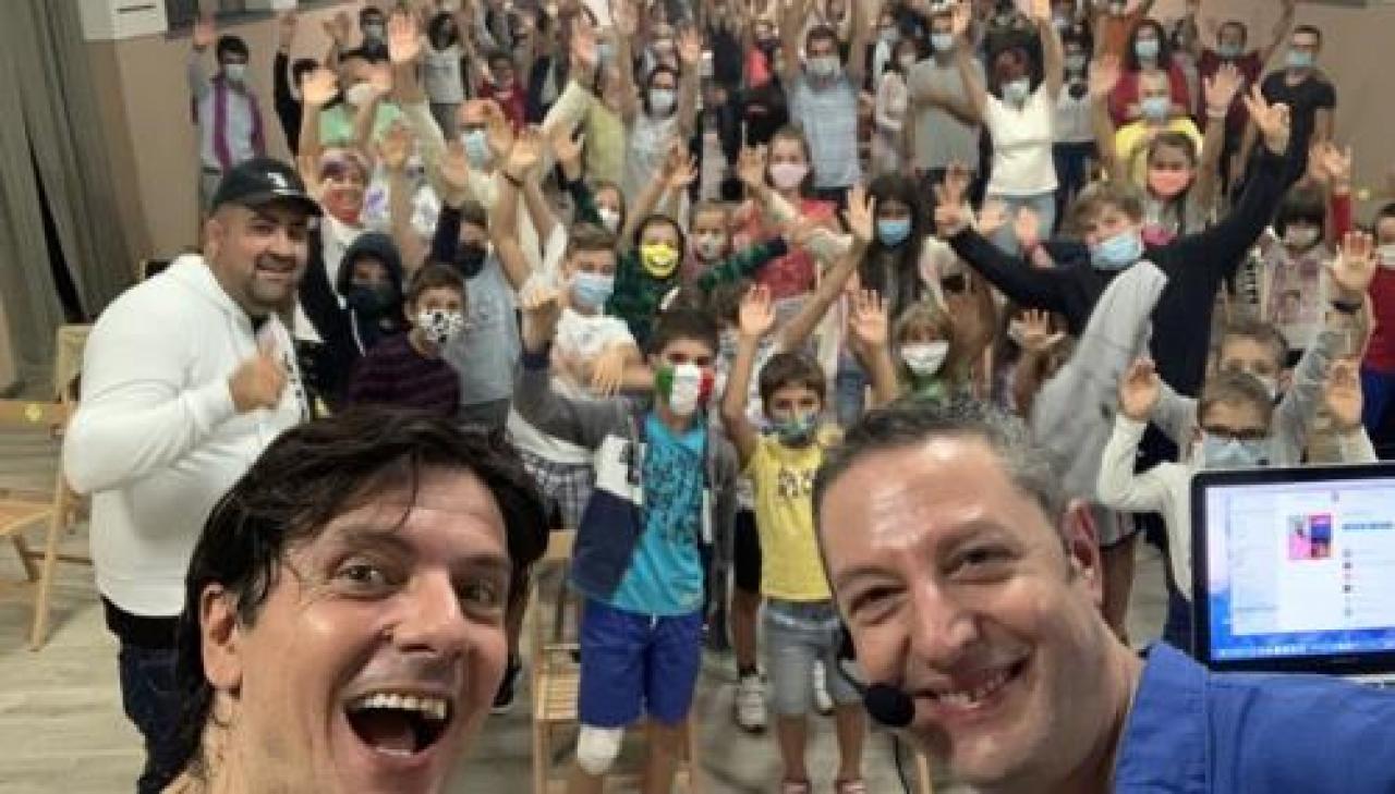 Settegiorni Rossana saluta don Stefano «Grazie per la bella serata»