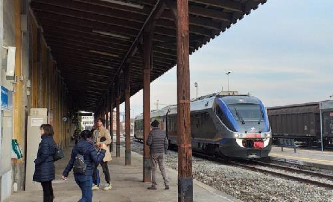 Si spegne il sogno di riavere il treno La Regione: il servizio è insostenibile