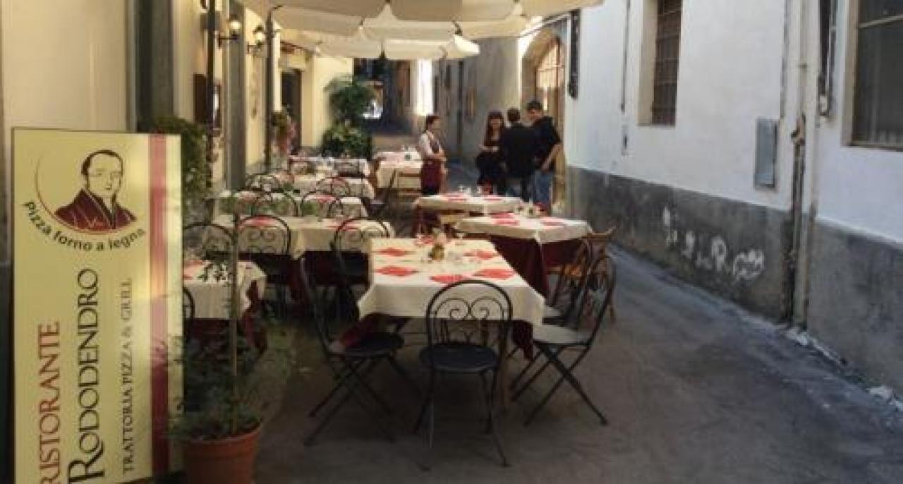 Venerdì si brinda al Rododendro