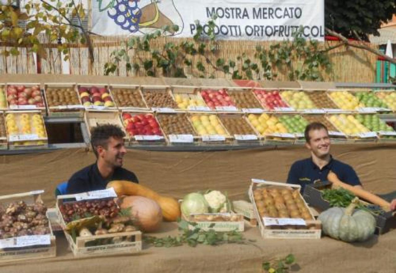 32ª edizione Pro loco e Comune fanno squadra per proporre anche quest’anno la classica manifestazione Piasco in vetrina con le sue eccellenze invita alla Sagra d’Autunno di domenica