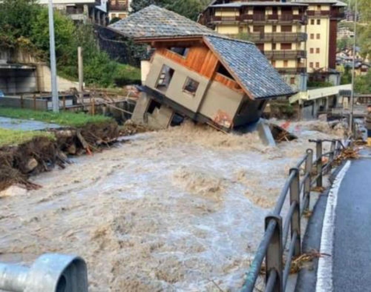 Prime misure dopo la tempesta I danni ammontano a un miliardo il capo della protezione civile angelo borrelli promette sostegno alla regione