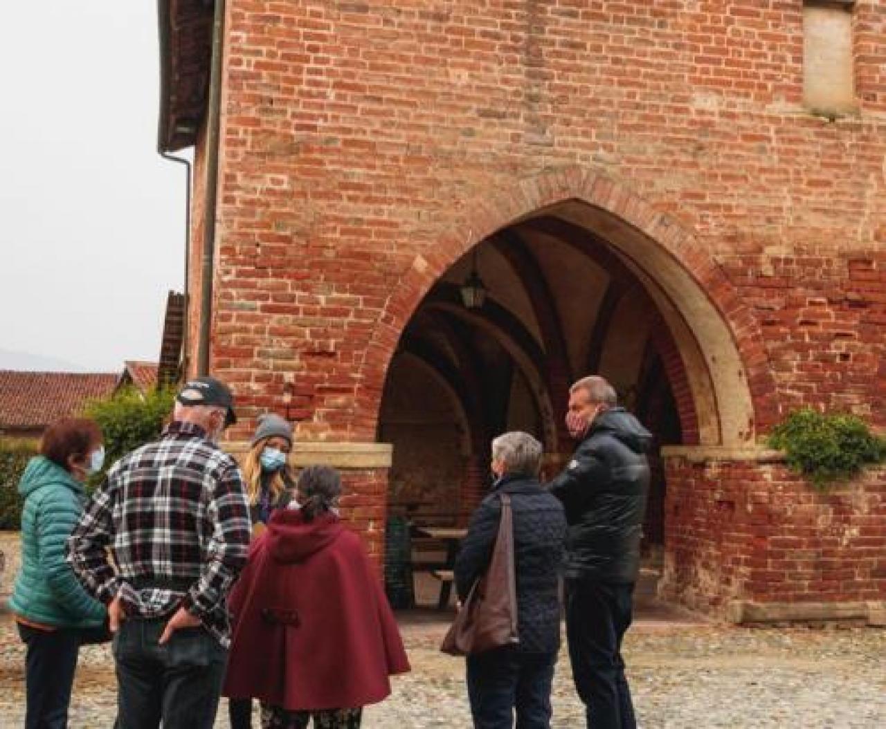 PROMOZIONE Due iniziative alla scoperta delle bellezze storiche locali Turbo al turismo di Revello con il gruppo Fai e Octavia hrgerhg khkjh