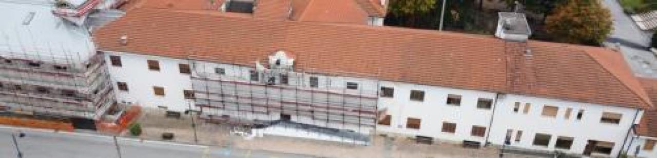 Restaurato il timpano dell’Ospedale, simbolo del paese