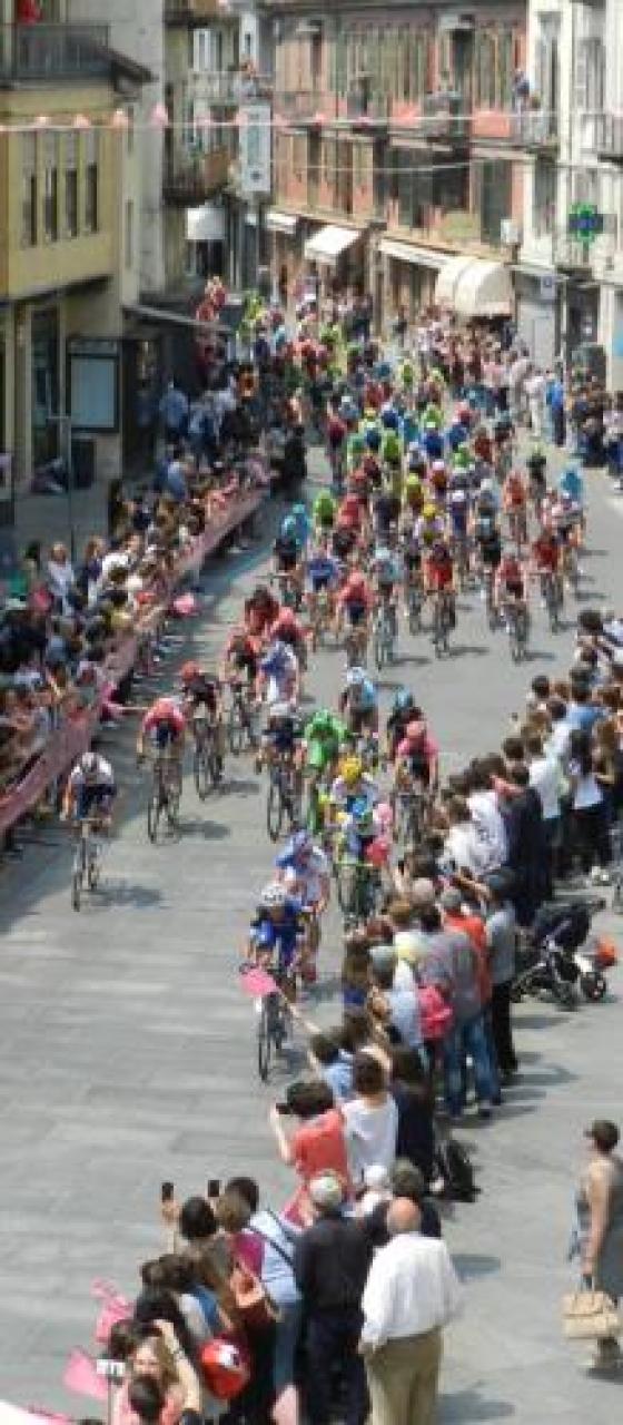 Trent’anni di Corsa Rosa sulle strade del Saluzzese