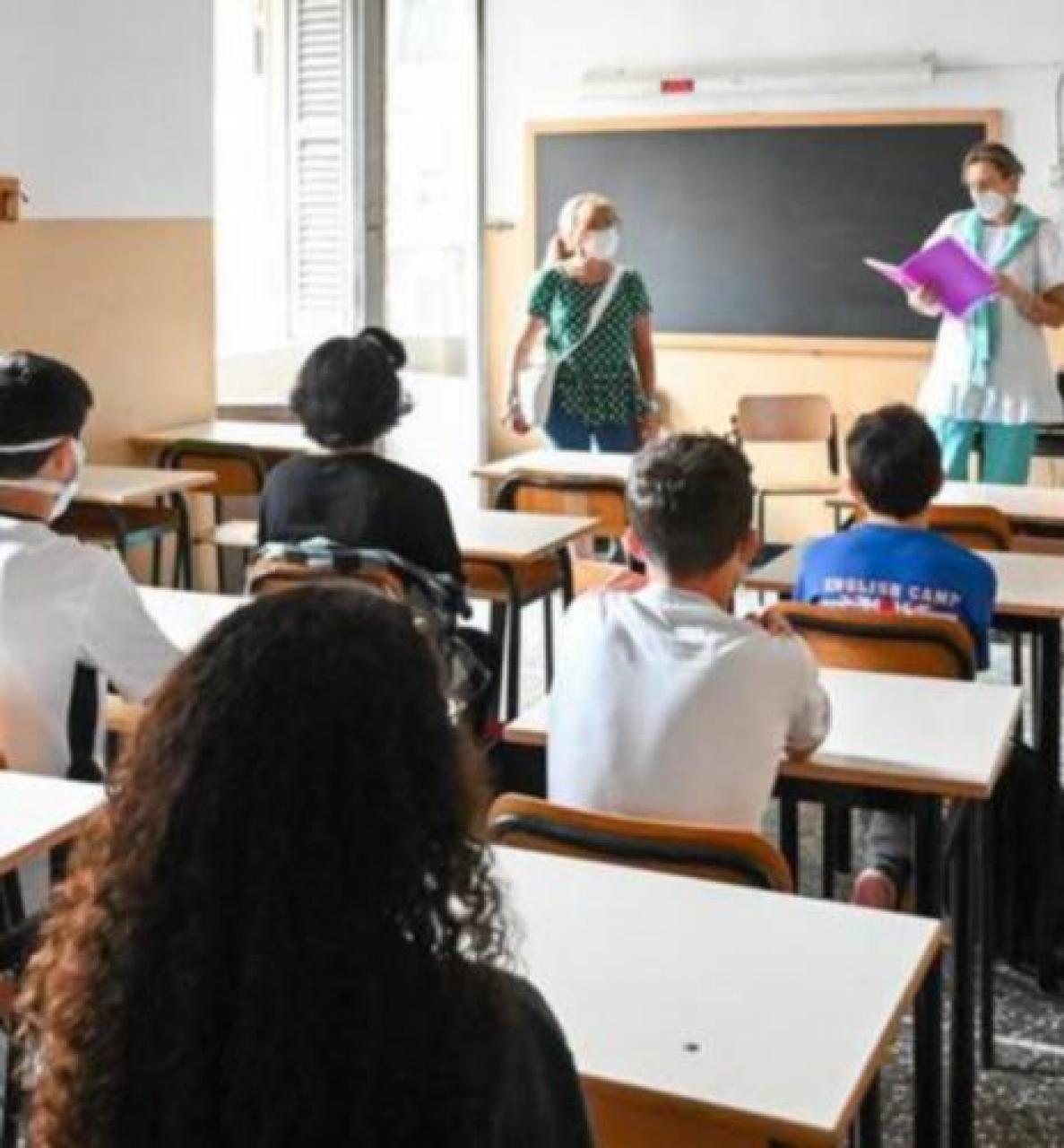 Ulteriore stretta su movida e sport Superiori, sì alla didattica a distanza il nuovo decreto Le regole del documento di prevenzione. In bar e ristoranti servizio solo al tavolo dopo le 18