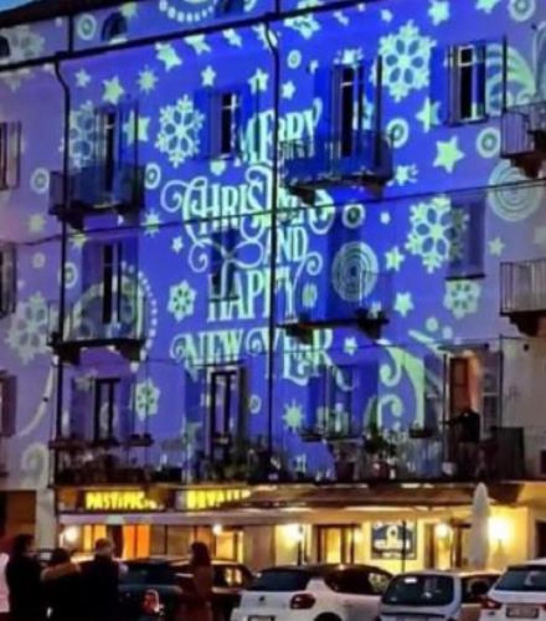 Mercatini, elfi, giochi di gruppo e il presepe storico restaurato