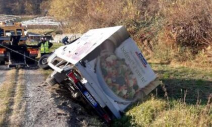 Camioncino si ribalta in via Rocchetta, strada “dimenticata”