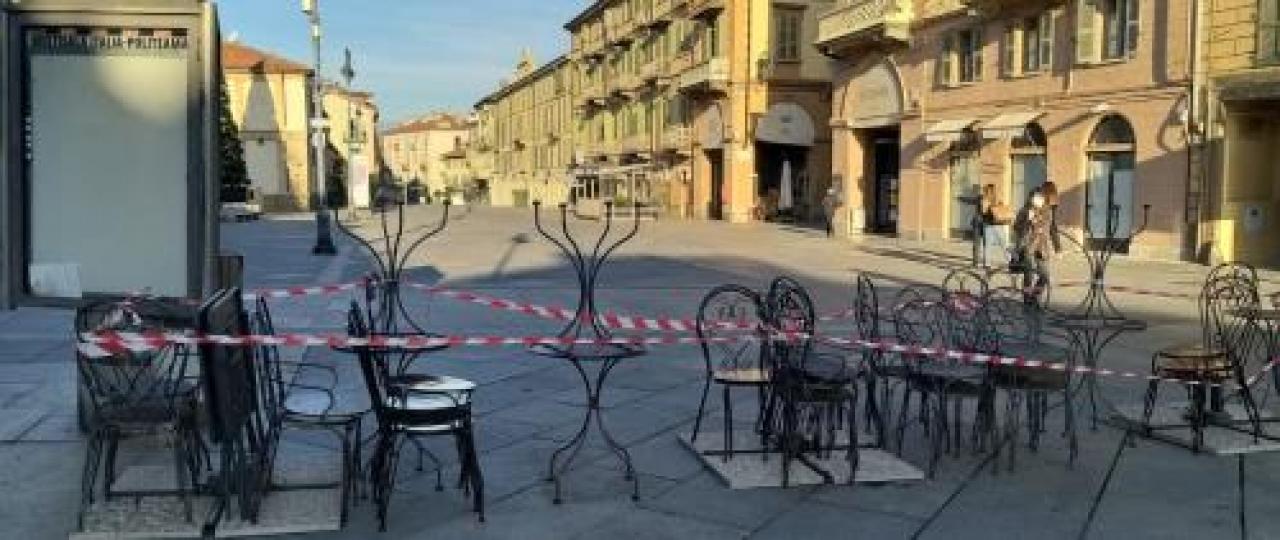 Effetto Covid: strade vuote, ospedale pieno L’Asl curerà i contagiati anche a domicilio numeri ancora in crescita, positivi a quota 359 in città. le difficoltà del commercio