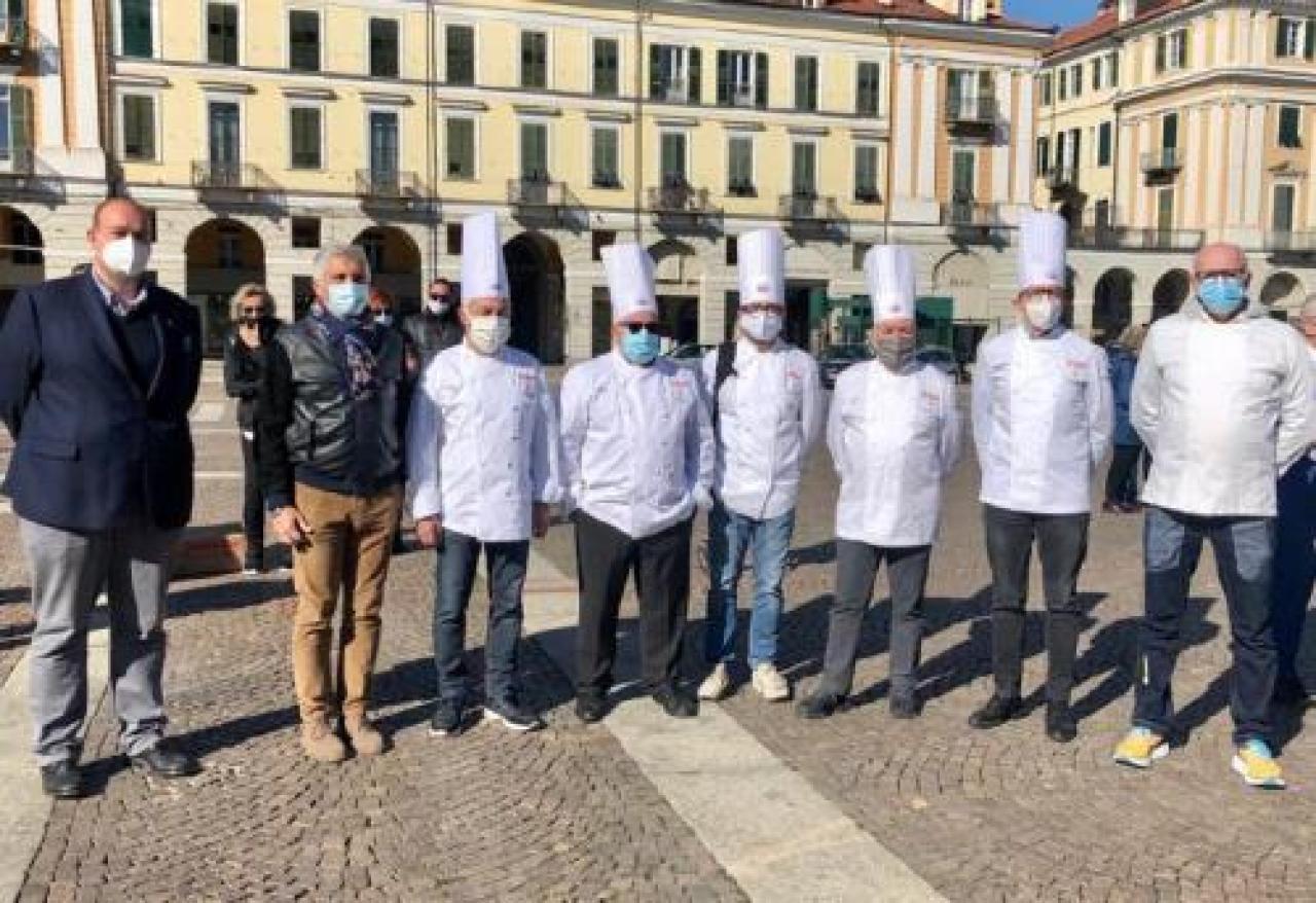 Il Piemonte diventa zona rossa In arrivo il lockdown “leggero” emergenza Il Comune di Saluzzo sconta la Tari ai commercianti. In aula solo le elementari e la prima media