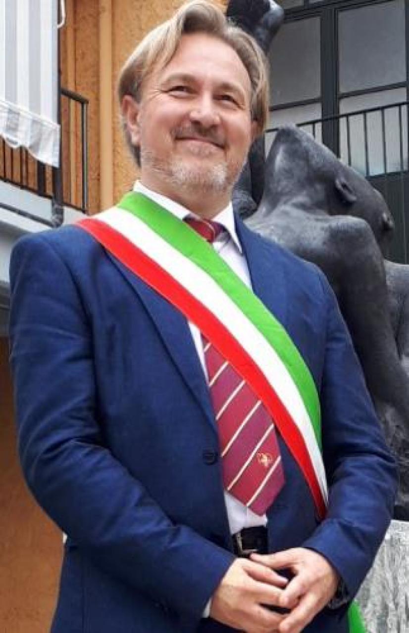 Il sindaco Meirone si ritocca ancora lo “stipendio”