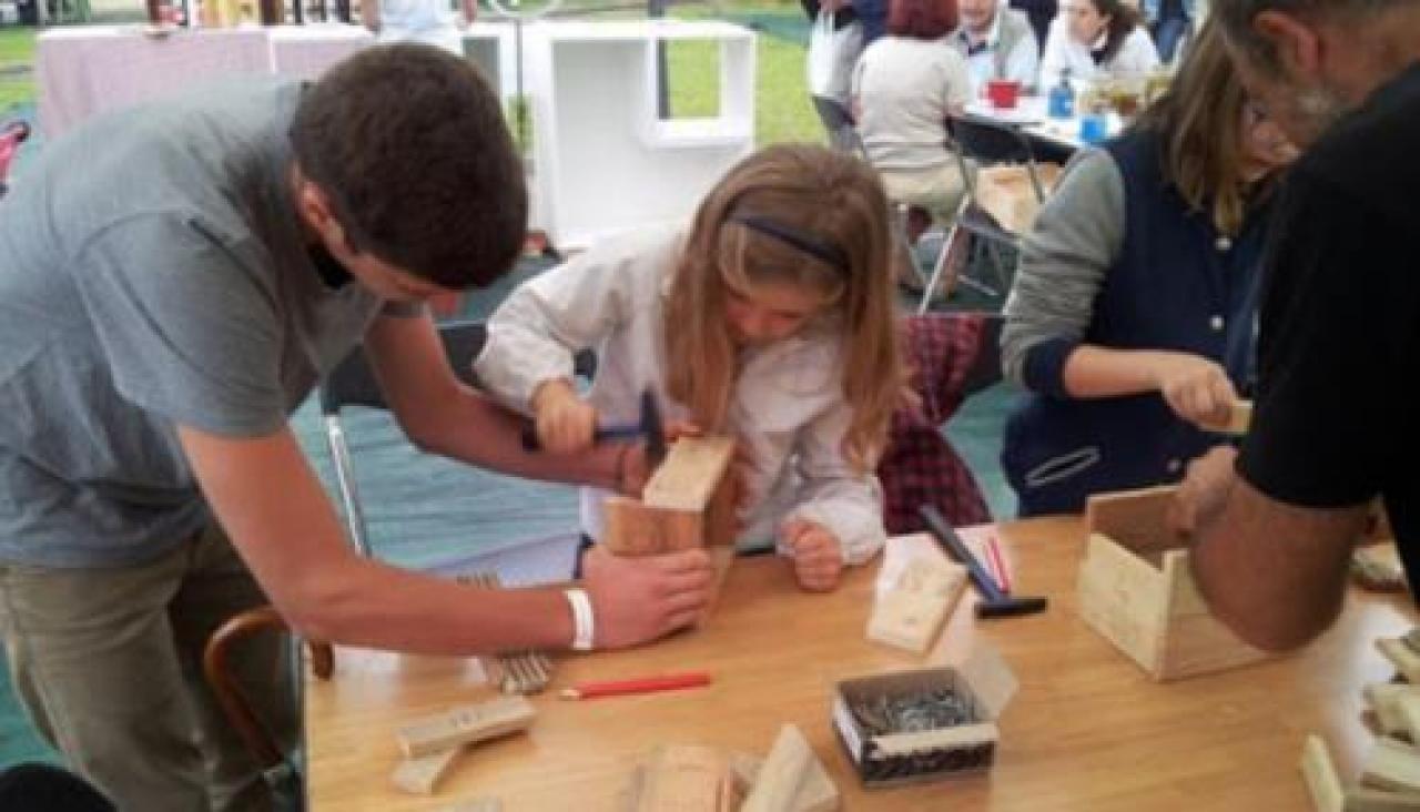 Il trofeo del Mab Unesco del Monviso ai laboratori del legno dedicati ai piccoli