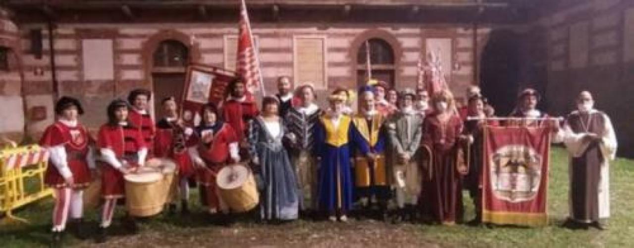 Lo storico quartiere di saluzzo annulla gli eventi, non l’orgoglio del borgo