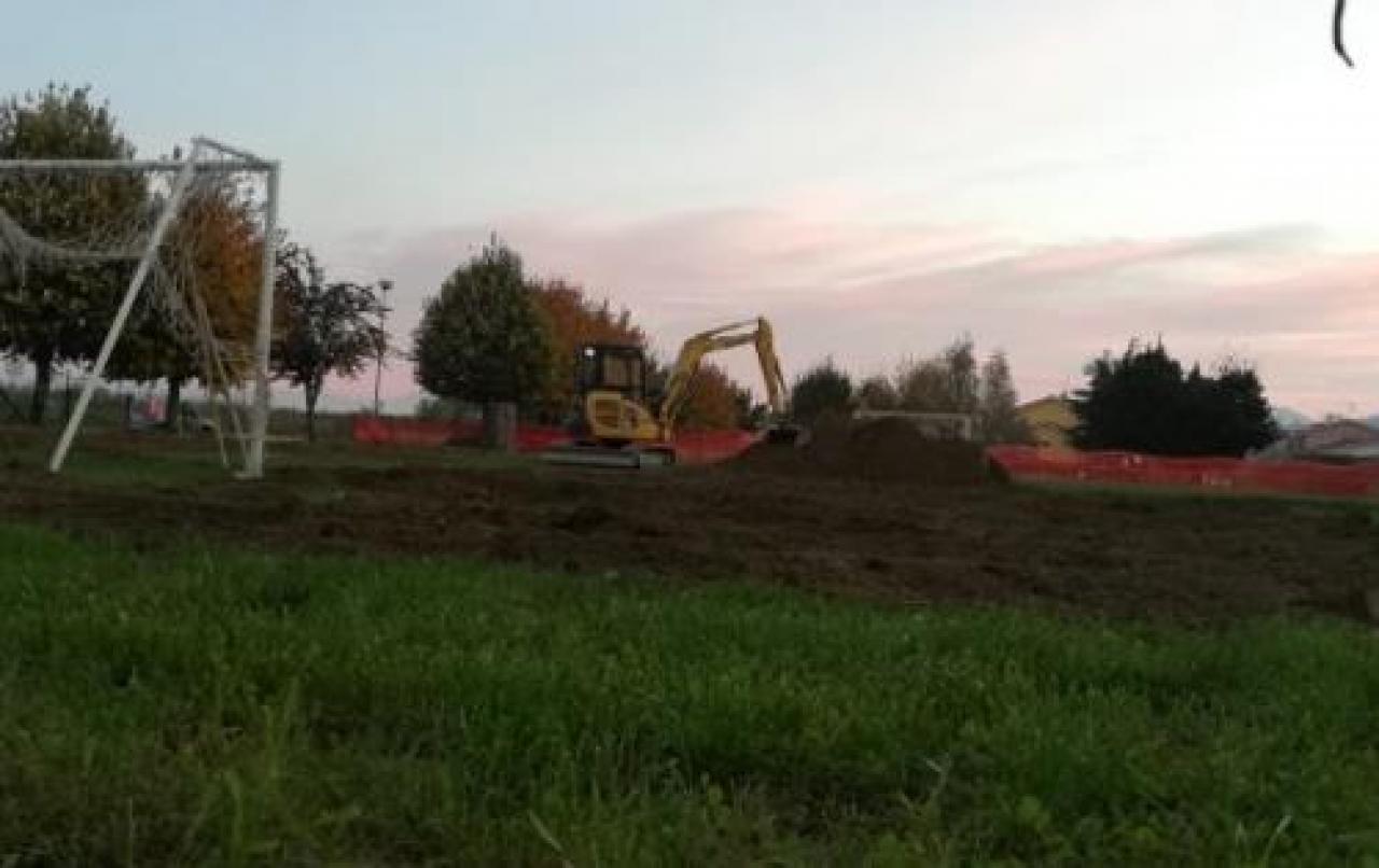 MANTA, CAMBIA VOLTO IL CAMPO DI CALCIO IN ZONA CIMITERO