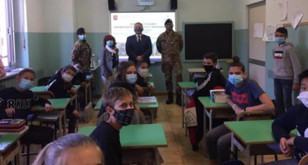 Senza gite per il Covid, l’Esercito sale in cattedra