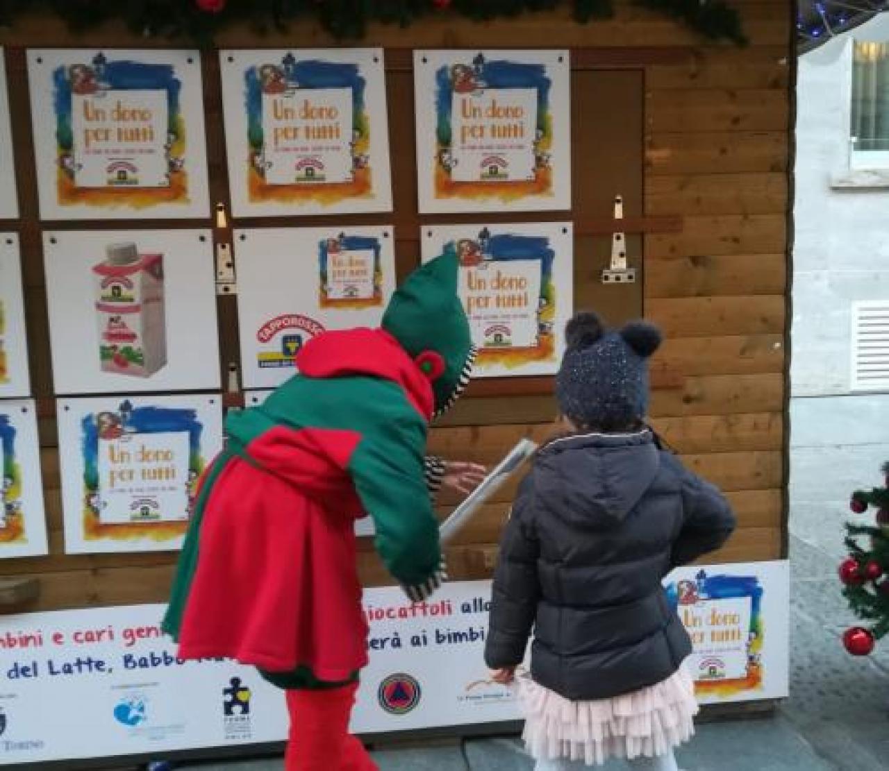 Solidarietà in attesa del Natale, pensando ai bambini in difficoltà che avranno comunque un regalo «sotto l’albero» «Un Dono per Tutti in un click»: il progetto solidale della Centrale del Latte di Torino