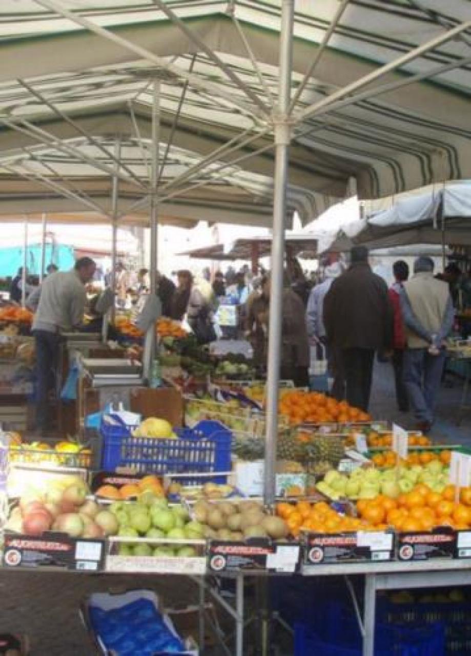 Tendenze Premiate le filiere certificate del Made in Italy, soprattutto per il bisogno di sicurezza alimentare Cambiano le abitudini di acquisto Tiene l’ortofrutta a produzione locale