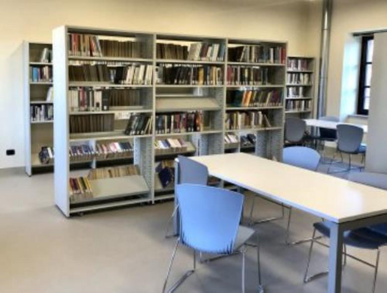 Biblioteca, riparte il prestito dei libri