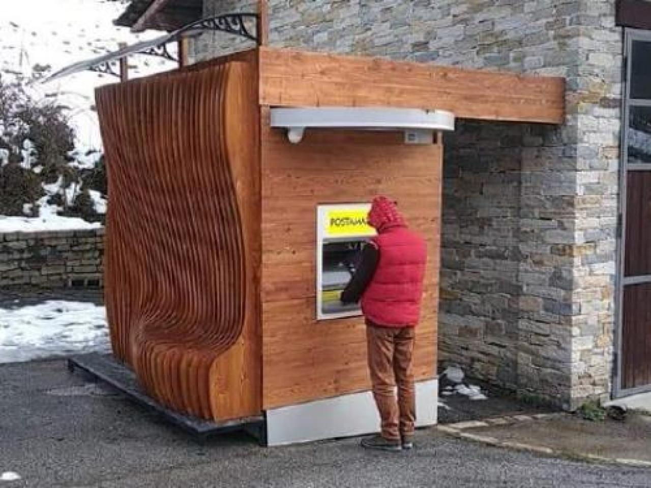 Casetta in legno per il Postamat